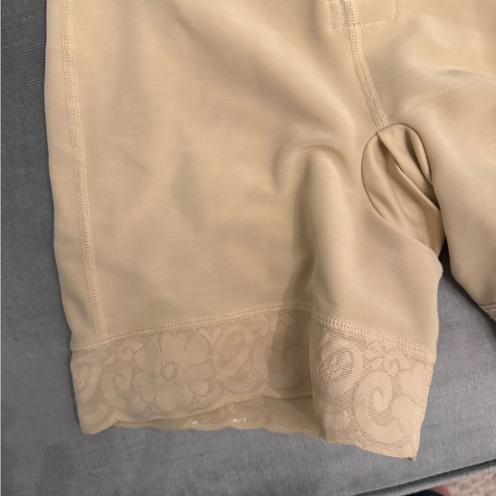 YIANNNA Nude Shapewear Bodysuit with Front Zip - Picture 4 of 6